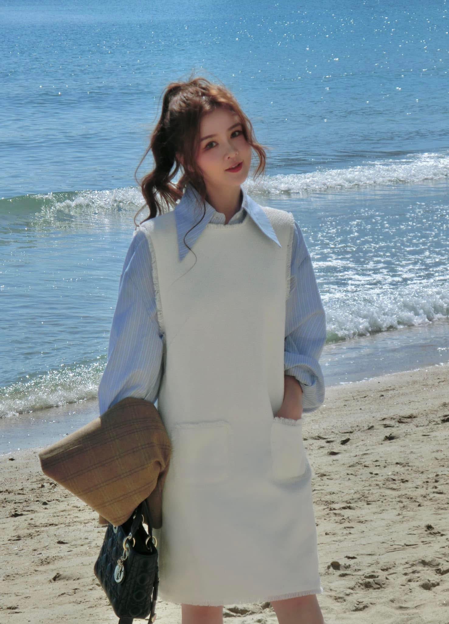 Bởi gương mặt của cô nàng vẫn cực kỳ baby, diện mạo trẻ đẹp bất chấp thời gian