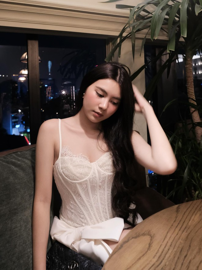 “Nữ thần bóng rổ” Việt Nam bắn tiếng Anh nghe đã tai, học trường quốc tế từ 3 tuổi có khác!