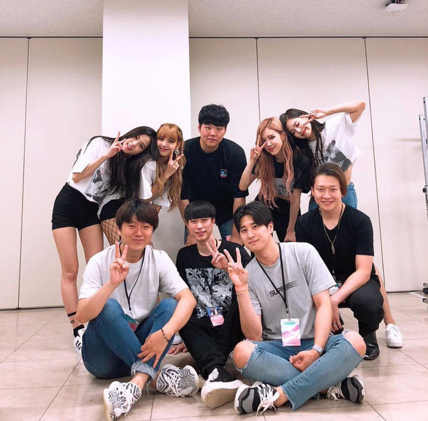   Tuy nhiên trên thực tế nhóm vẫn có các quản lý nam sát cánh   