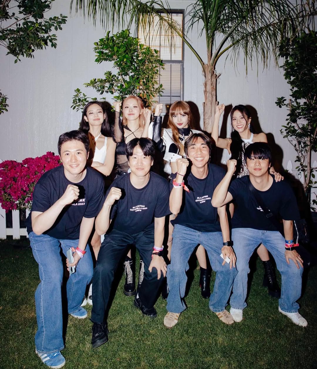   … và cả các quản lý nam (Ảnh: Instagram)  