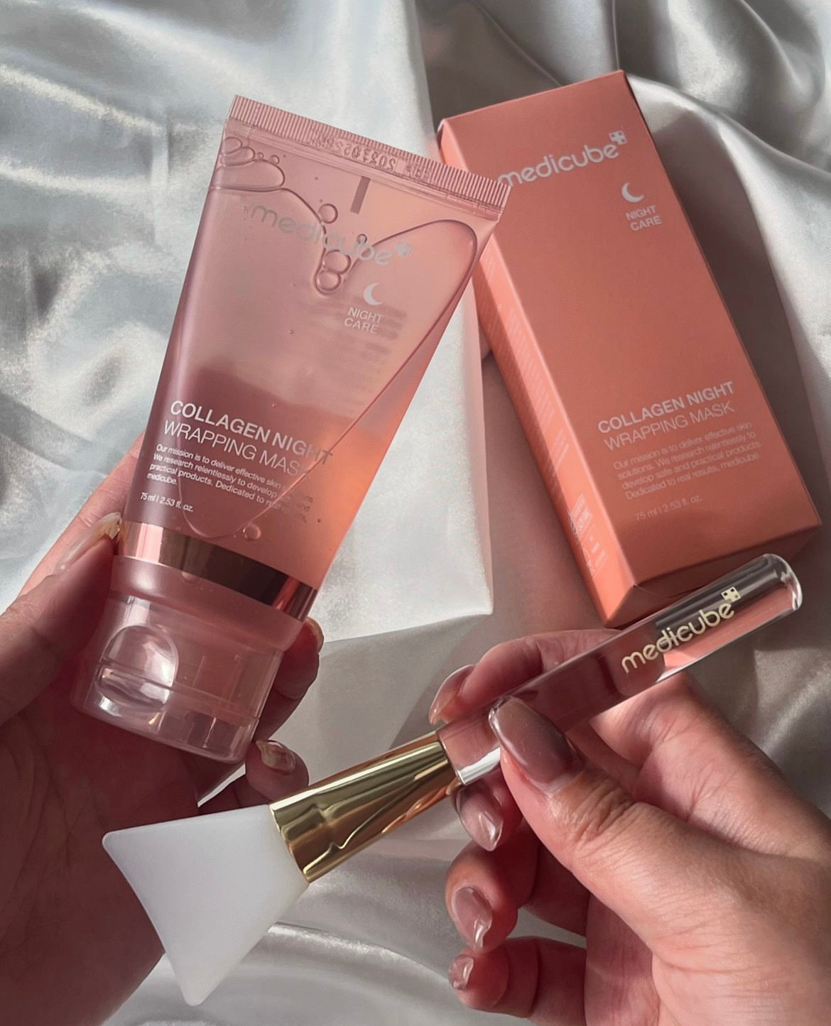 Collagen Night Wrapping Mask của Medicube được ưa chuộng nhờ khả năng cung cấp collagen thần kỳ tới làn da, giúp nuôi dưỡng làn da từ sâu bên trong trong khi ngủ (Ảnh Instagram).