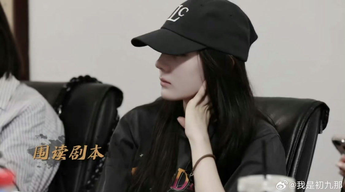 10 nữ thần mặt mộc đẹp nhất Trung Quốc: Địch Lệ Nhiệt Ba xếp sau Vương Sở Nhiên, hạng 1 soi cả ngày không ra khuyết điểm