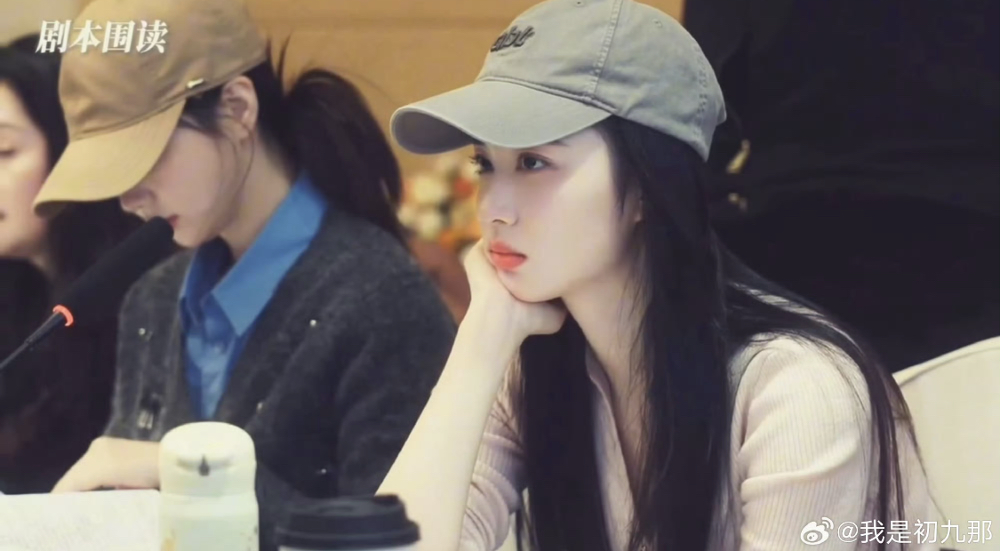 10 nữ thần mặt mộc đẹp nhất Trung Quốc: Địch Lệ Nhiệt Ba xếp sau Vương Sở Nhiên, hạng 1 soi cả ngày không ra khuyết điểm