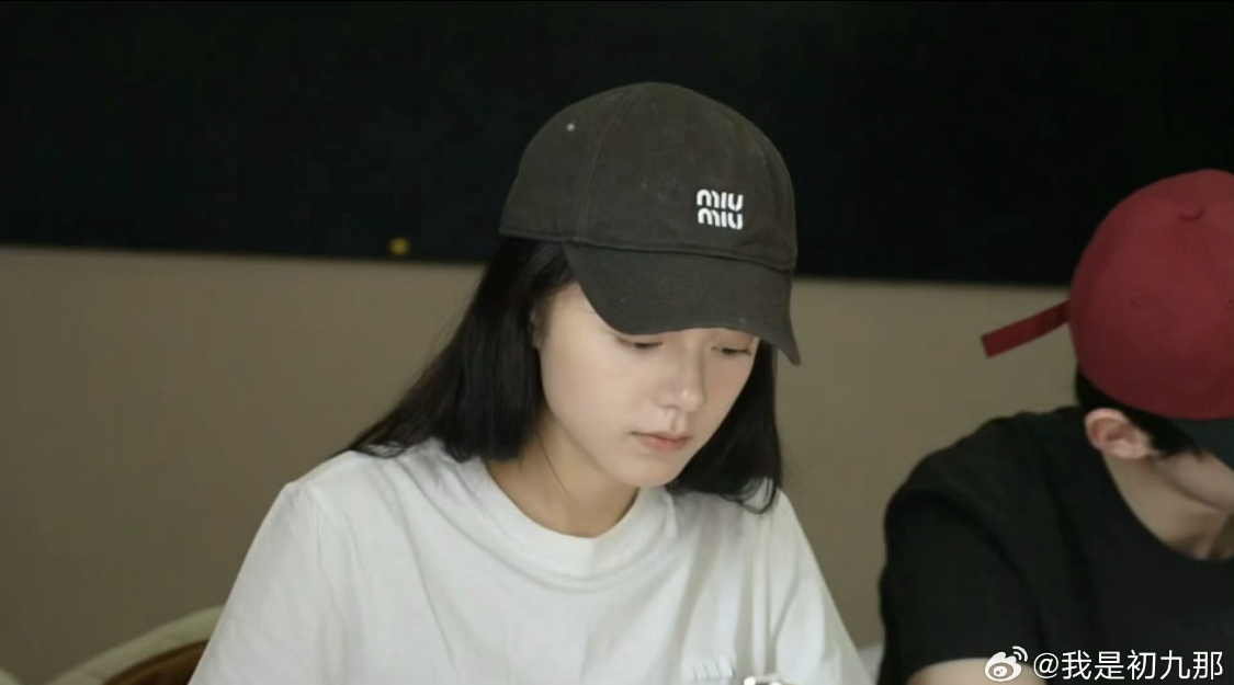 10 nữ thần mặt mộc đẹp nhất Trung Quốc: Địch Lệ Nhiệt Ba xếp sau Vương Sở Nhiên, hạng 1 soi cả ngày không ra khuyết điểm