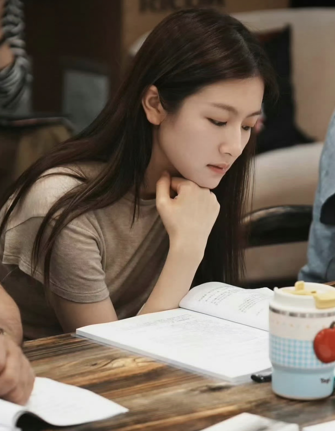 10 nữ thần mặt mộc đẹp nhất Trung Quốc: Địch Lệ Nhiệt Ba xếp sau Vương Sở Nhiên, hạng 1 soi cả ngày không ra khuyết điểm