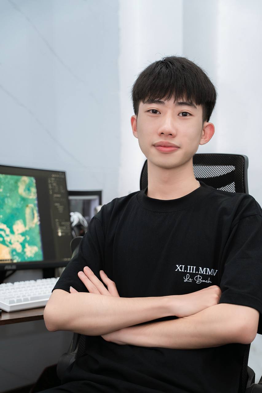 Chân dung Lê Bách