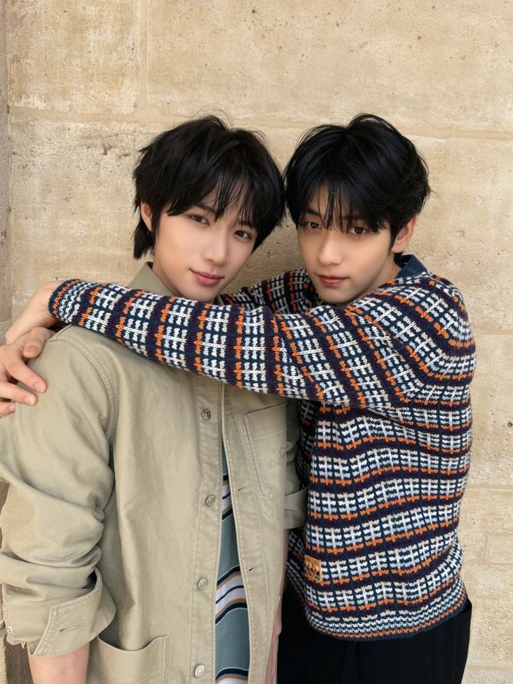 Mối quan hệ giữa Soobin (bên phải) và Beomgyu bỗng trở thành chủ đề nóng. Ảnh: Naver