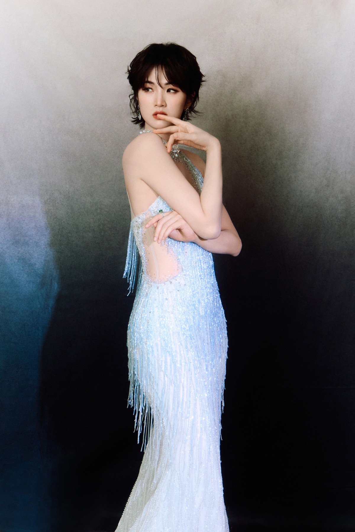 Diêu An Na cắt đi mái tóc dài, chuyển sang để tóc tém để làm mới hình ảnh. Đây cũng là những yếu tố giúp cô nàng thăng hạng, có vẻ ngoài thời thượng, cá tính và khác biệt giữa 1 rừng mỹ nhân Hoa ngữ. Ảnh: Sina.