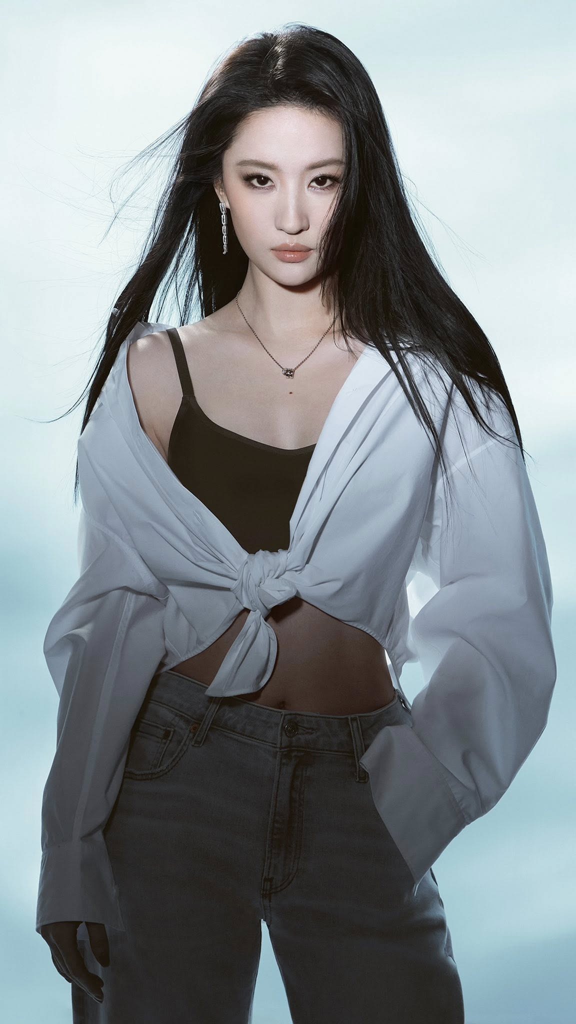 Tình duyên chưa có gì tiến triển nhưng sự nghiệp của Lưu Diệc Phi lại lên hương rực rỡ (Ảnh: Sina).