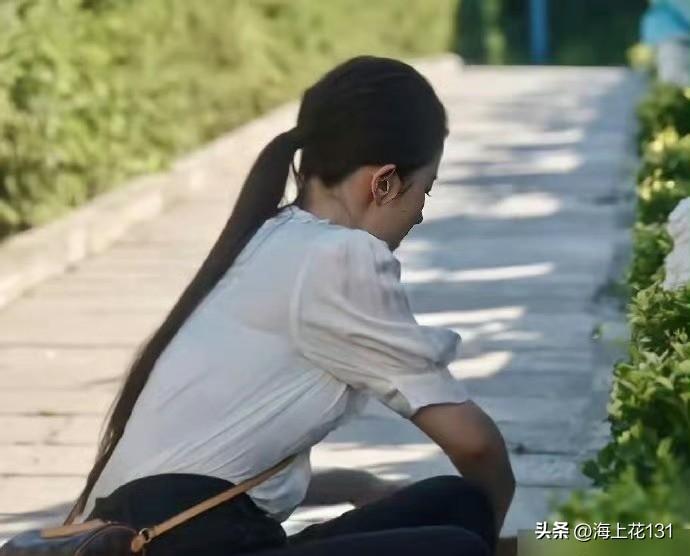 Khi buộc tóc đuôi ngựa, Lưu Diệc Phi để lộ bí mật ít tóc