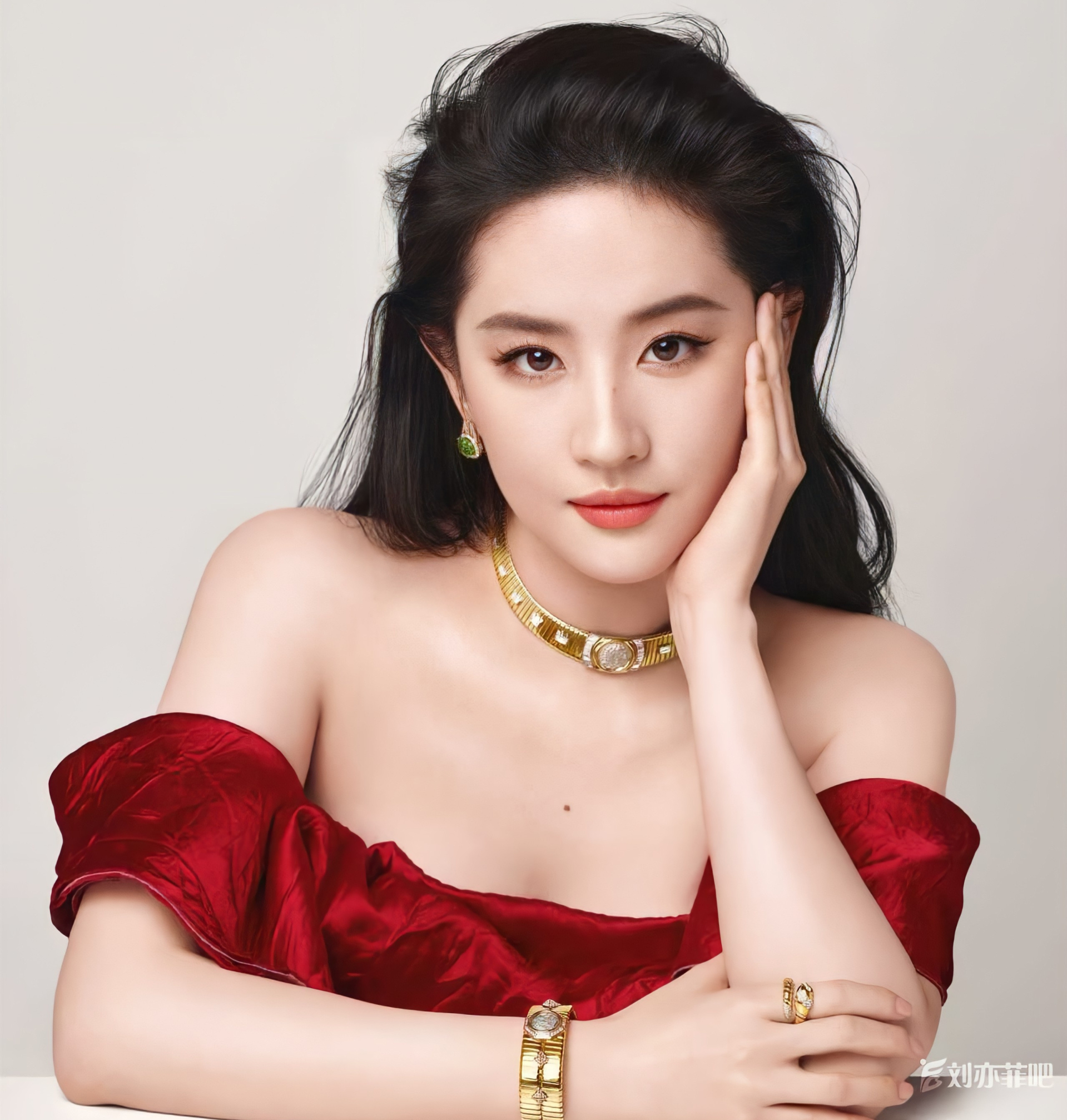 Lưu Diệc Phi thường đánh bồng phần trước trán để tạo cảm giác tóc dầy