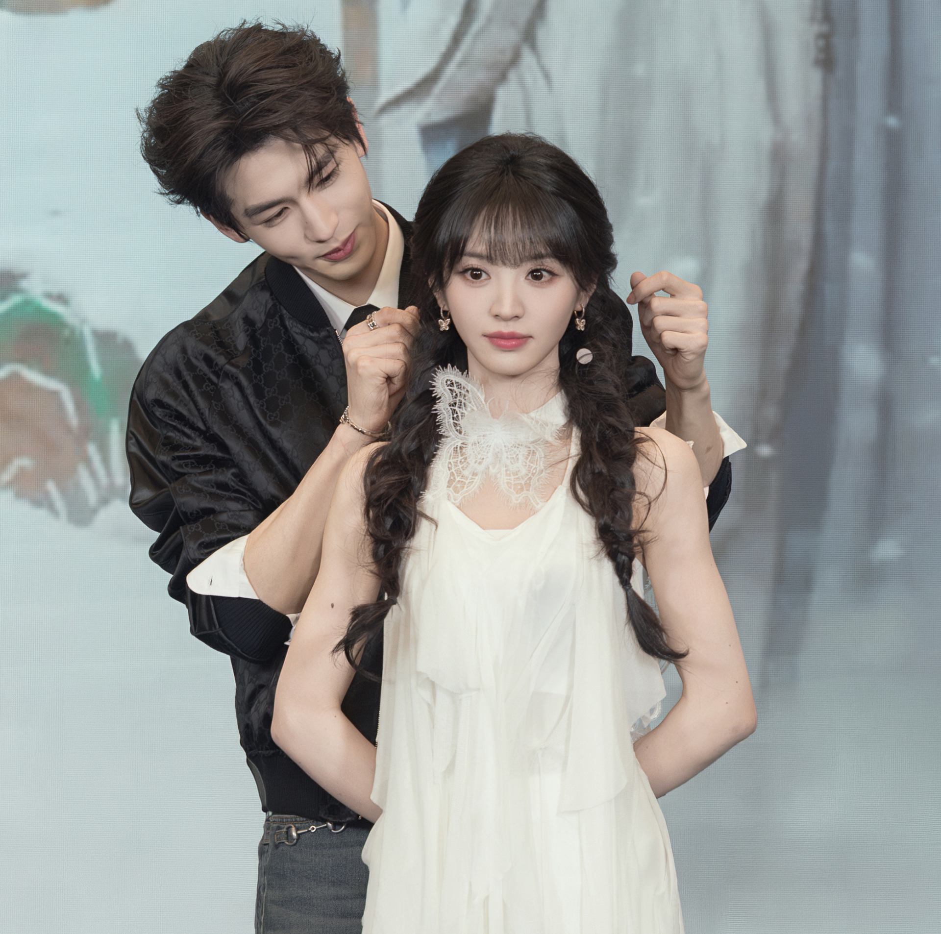 Có thể nói, cặp đôi nam nữ chính của Trục Ngọc là những ngôi sao thị phi ồn ào, có nhiều antifan.