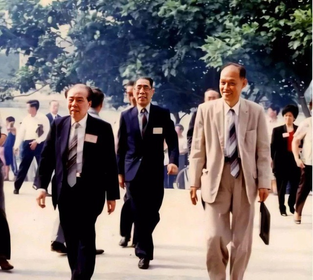 Ông Trang Tịnh Am ( Người đầu tiên từ bên trái qua).