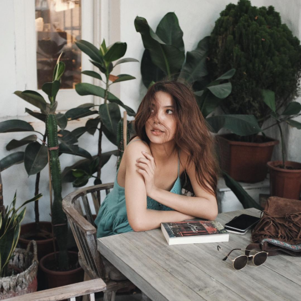 Teela thời mới nổi, không nói không ai biết cô là người Việt 100%