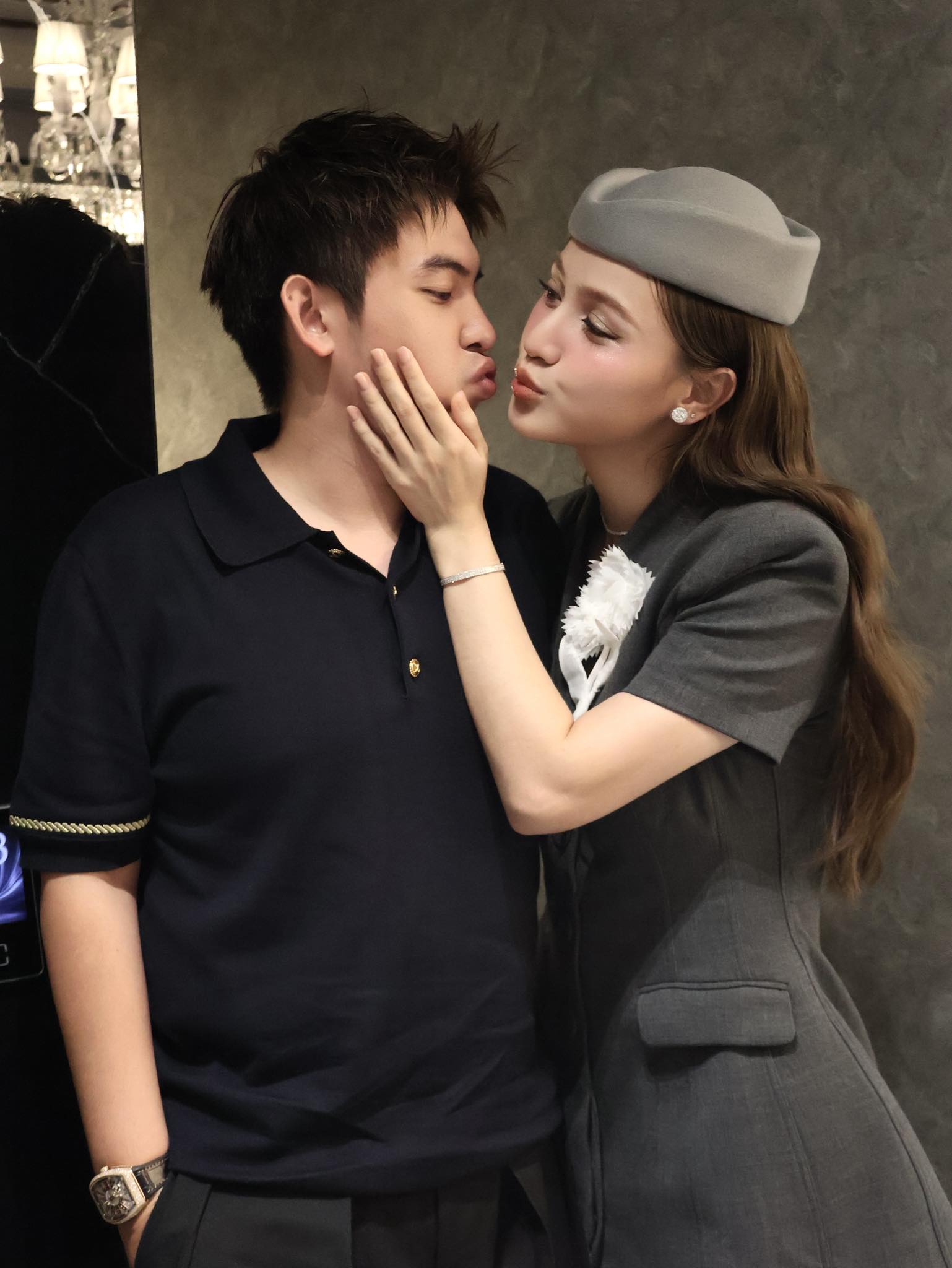 Mai Tây và chồng - thiếu gia Đình Khang