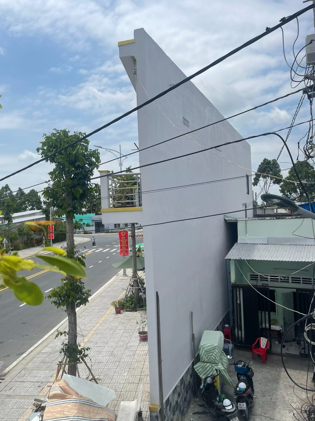 Hình ảnh ngôi nhà hình tam giác ở Cần Thơ gây xôn xao mạng xã hội