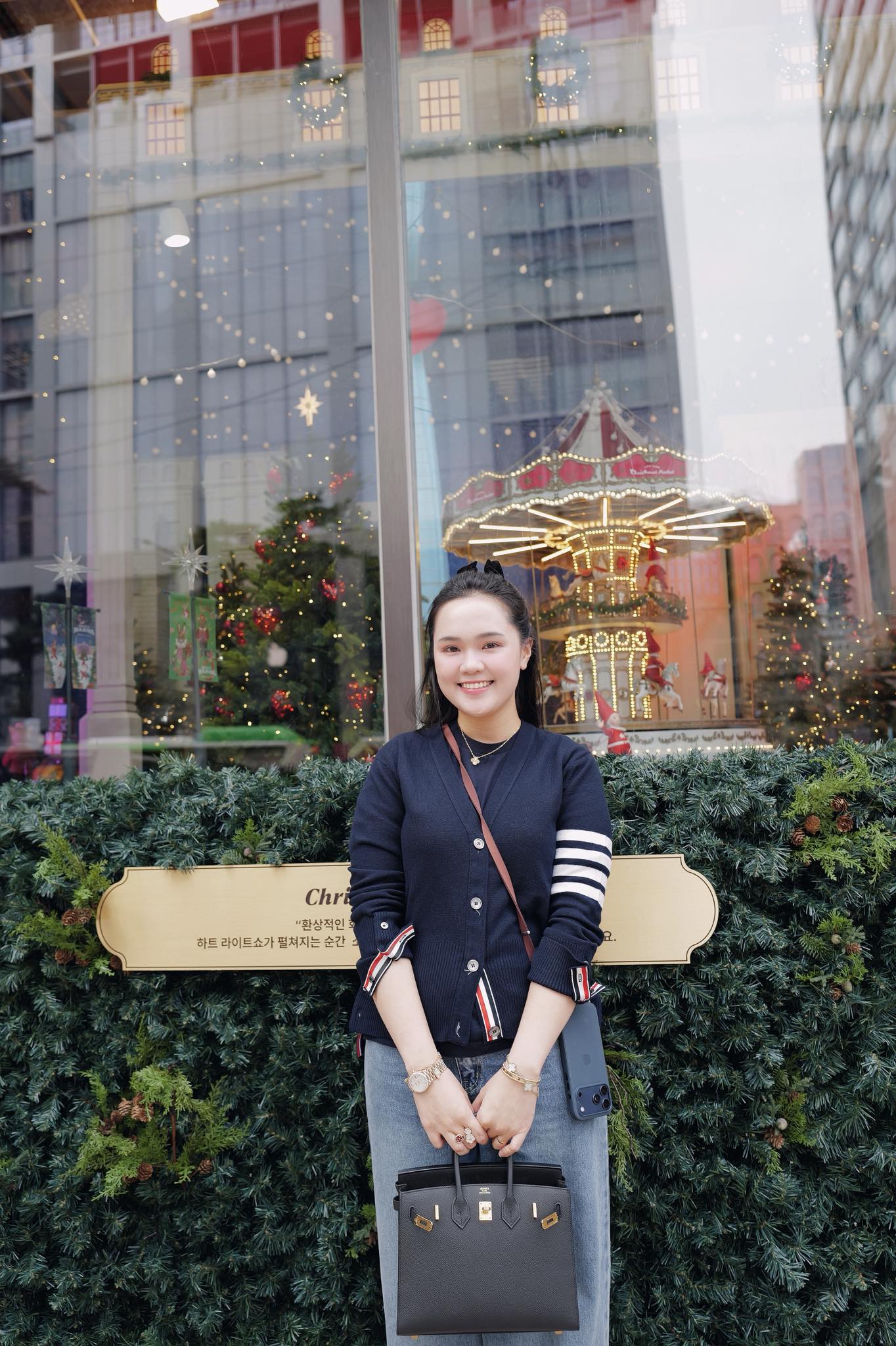 Dù vướng nhiều tranh luận về gu thời trang song không thể phủ nhận, Quỳnh Anh sở hữu nhan sắc xinh đẹp, tự nhiên