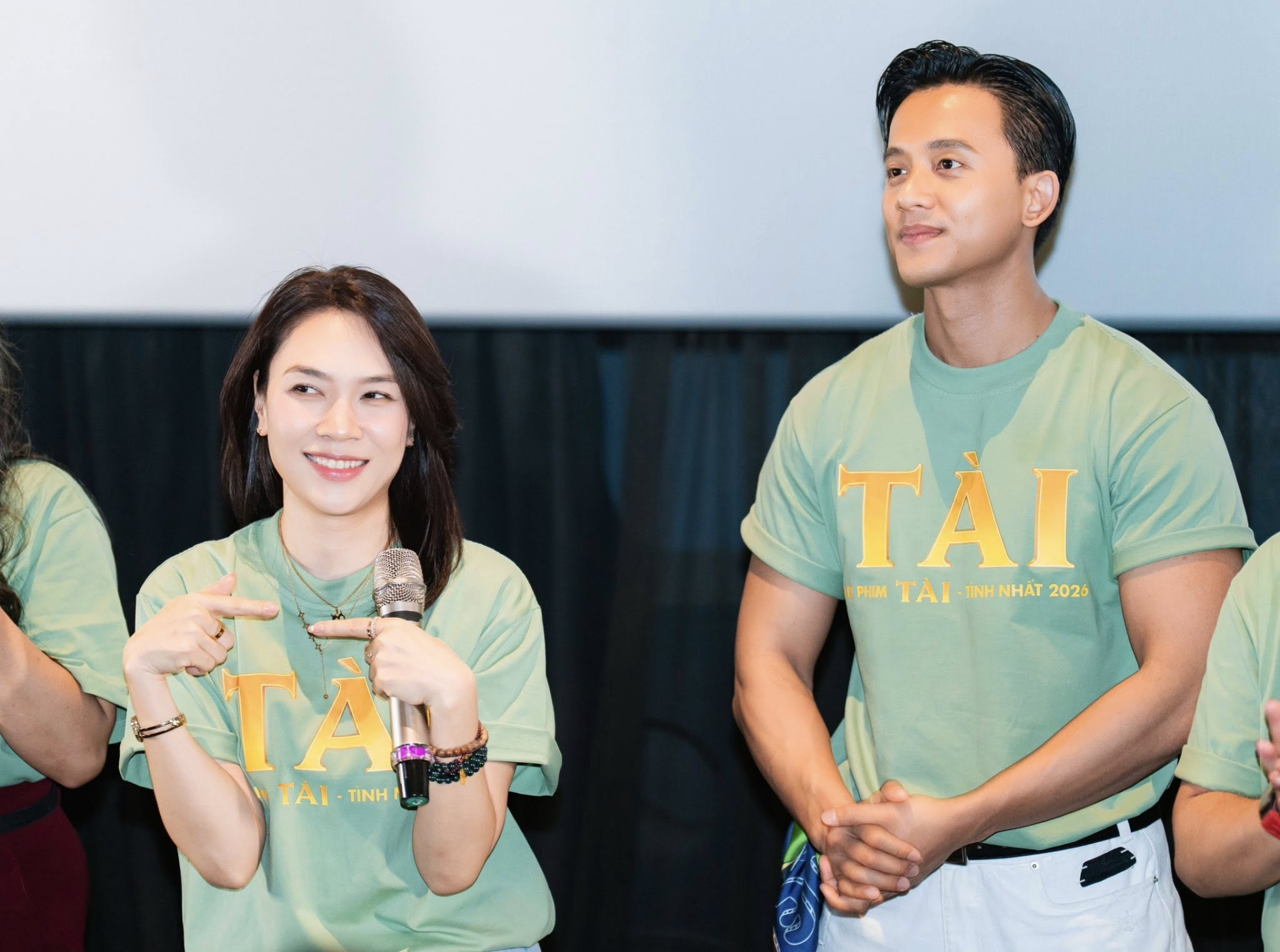 Giữa loạt hint ngày càng rõ ràng thì dòng trạng thái tình cảm của Mỹ Tâm khiến fan thích thú