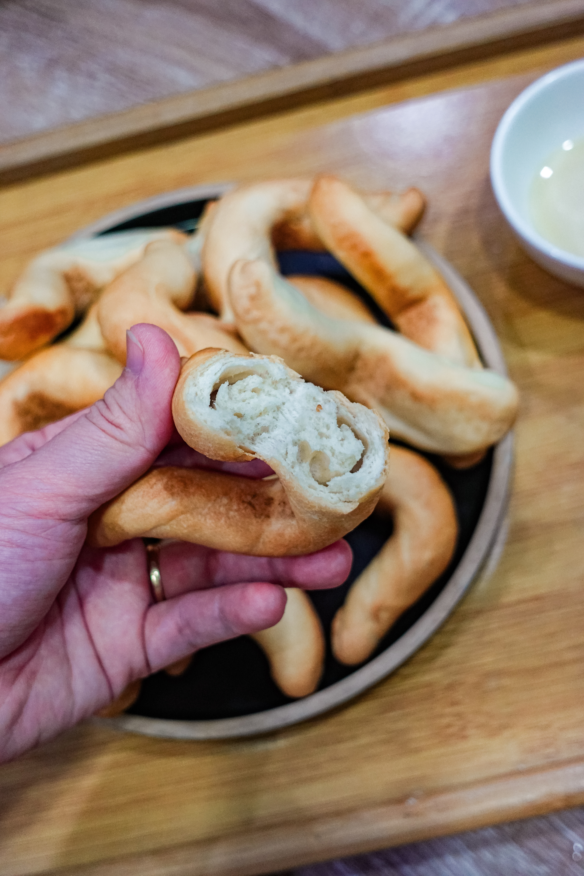 Khách xếp hàng như mua vàng, loại bánh mì