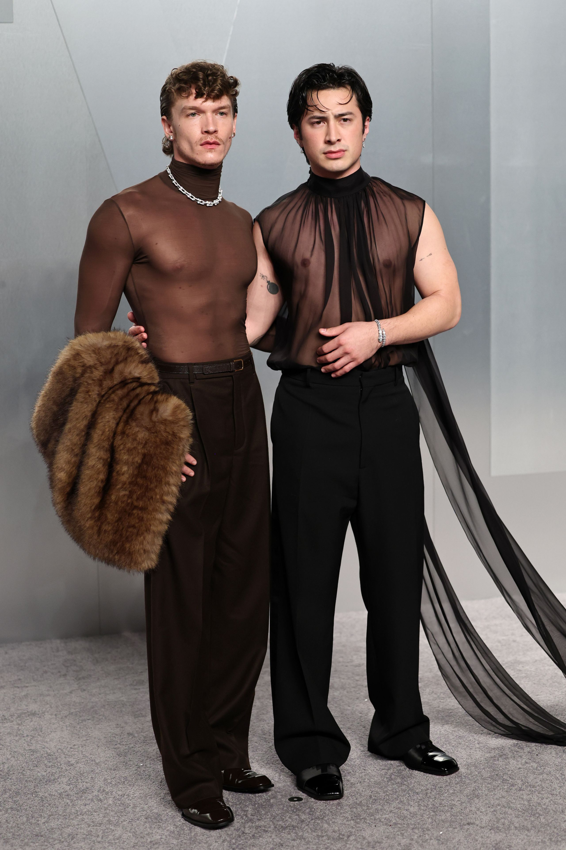 Connor Storrie và Hudson Williams với trang phục từ Saint Laurent và Balenciaga.