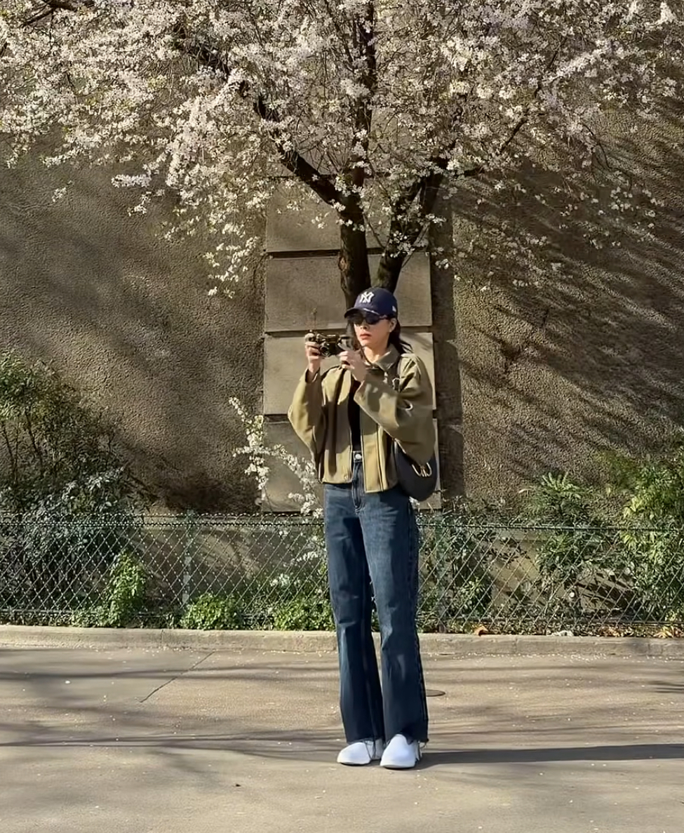 Bên cạnh những nghi vấn cô có tin vui thì netizen soi lại ở chuyến du lịch cách đây ít ngày thì Tăng Thanh Hà vẫn rất mảnh mai 