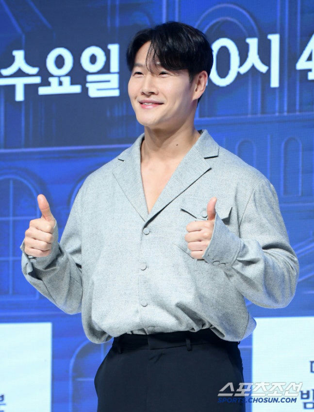 Kim Jong Kook cưới kín vào tháng 9 năm ngoái. Ảnh: Chosun