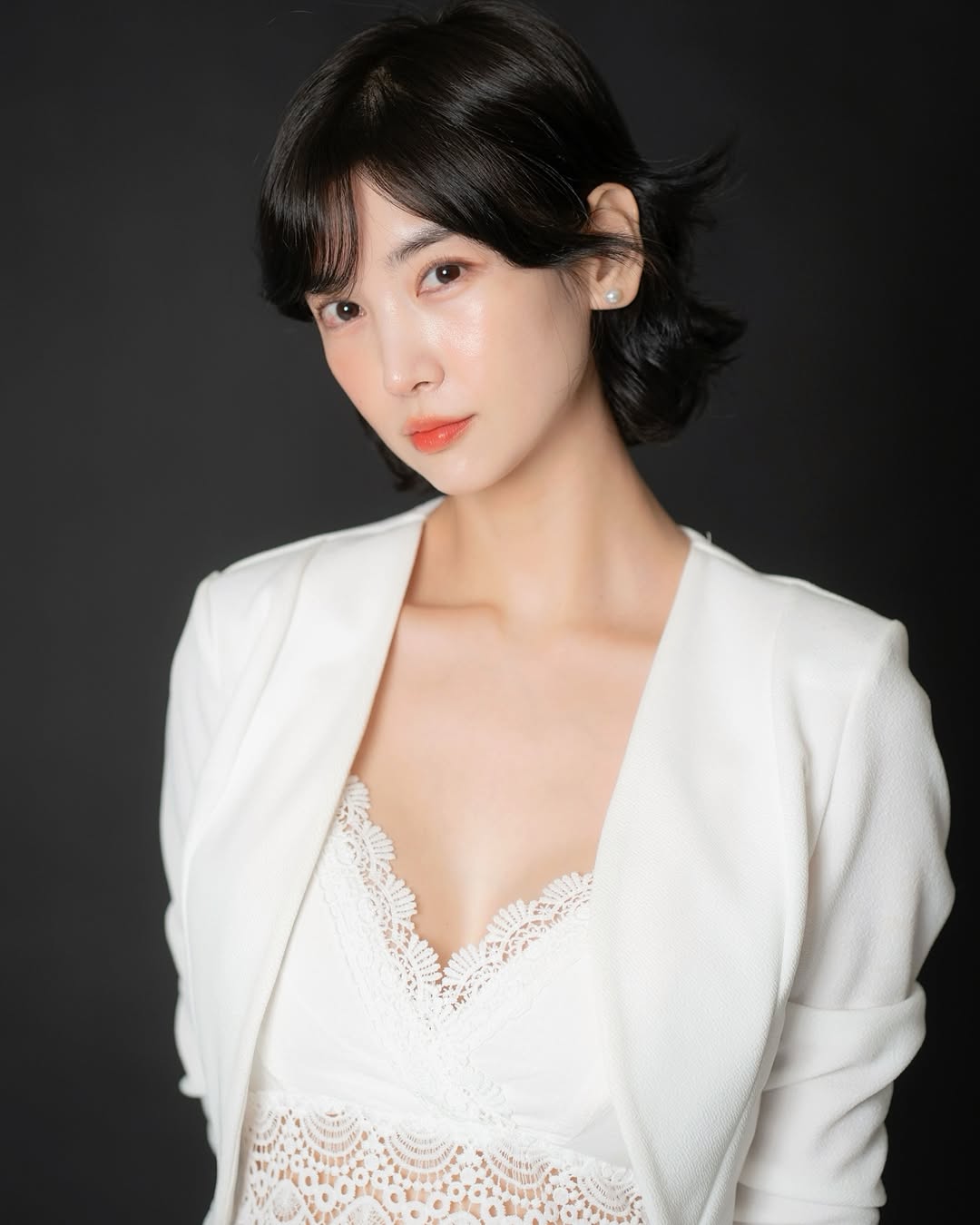 Lee Hae In giờ đây đã kín đáo, thanh lịch hơn. Ảnh: Koreaboo