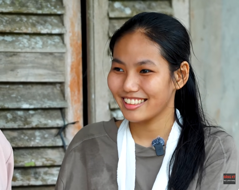 Tuy nhiên người mẹ trẻ vẫn cảm thấy hạnh phúc khi đôi bàn tay đã có cảm giác trở lại