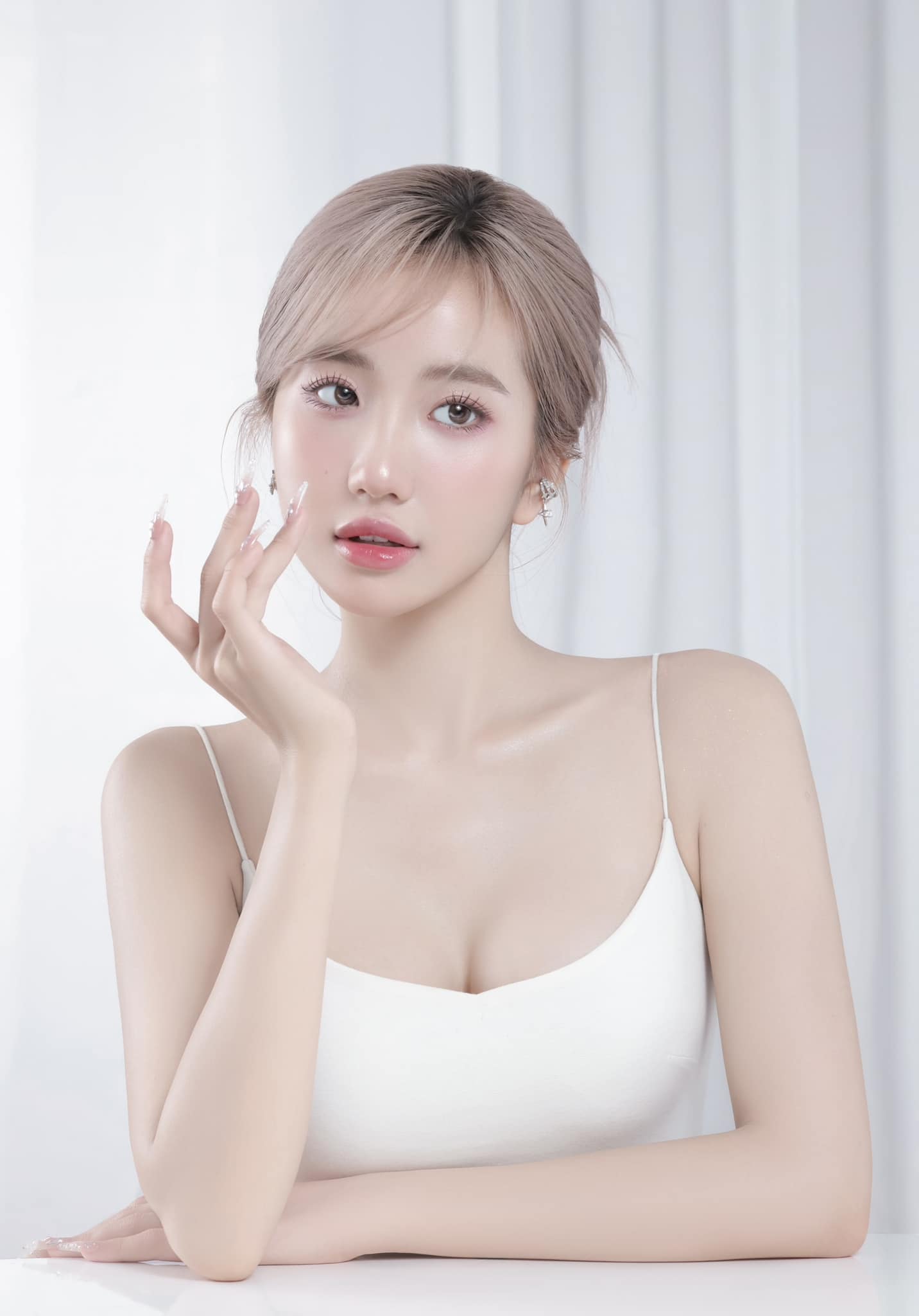 Cô nàng từng  là một hot girl mang nét đẹp Á Đông đặc trưng với làn da trắng sứ và hình tượng ngọt ngào.