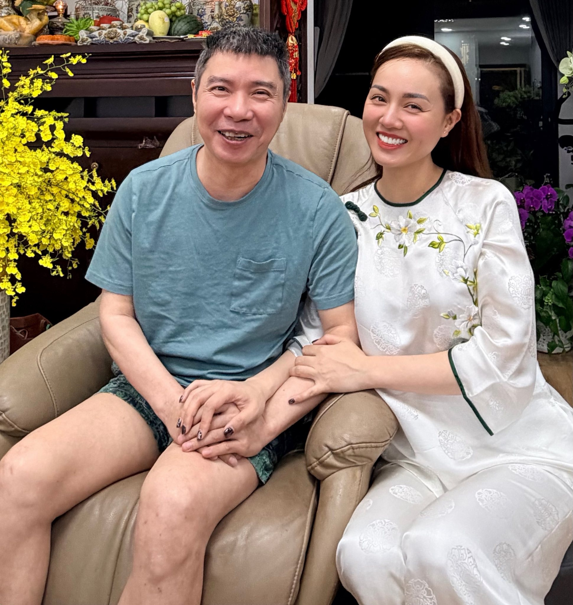   Bà xã Công Lý hiện đang làm nhiều công việc như bán hàng, tiếp thị liên kết để kiếm thêm thu nhập. Ảnh: FBNV  