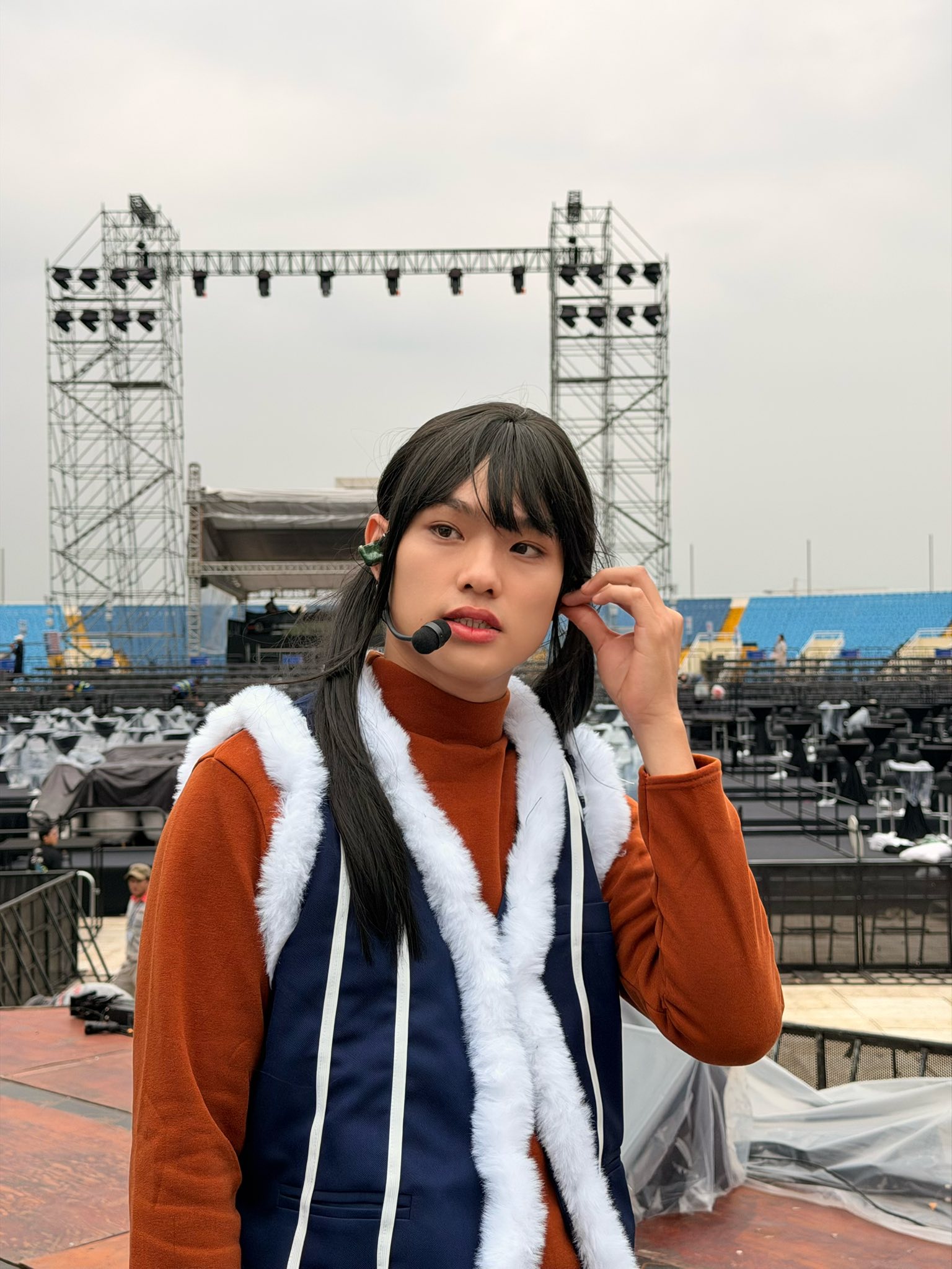 Trước đó, buitruonglinh náo loạn ở buổi tổng duyệt với tạo hình lầy lội (ảnh: FBNV)