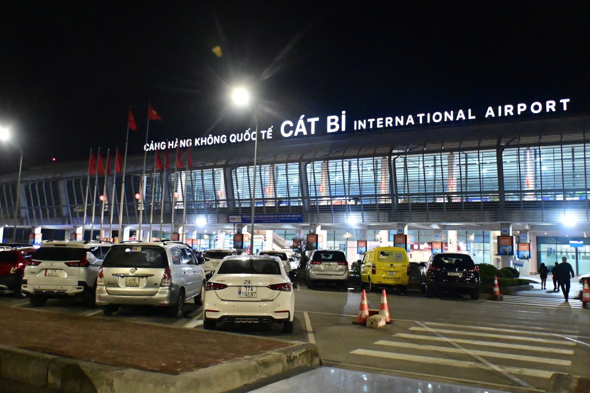 Vật thể lạ trên bầu trời sân bay Cát Bi khiến hàng loạt chuyến bay buộc chuyển hướng khẩn cấp 