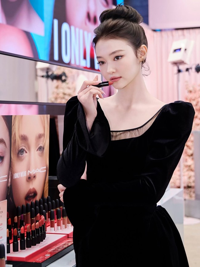 Cô nàng xinh không góc chết.