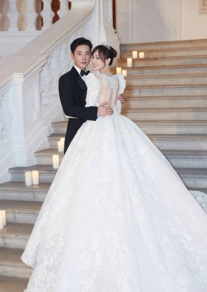 Thời gian qua, cặp sao lộ vô số dấu hiệu cho thấy mối quan hệ trục trặc, không còn hòa hợp, mặn nồng. Ảnh: Sina.