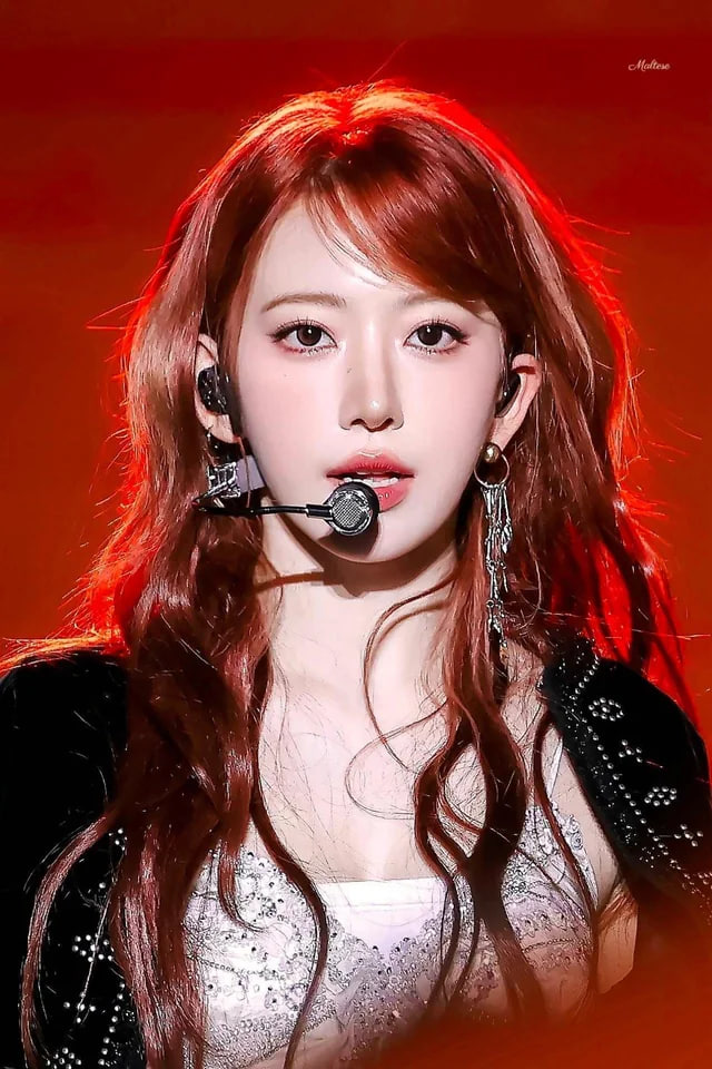 Sakura (LE SSERAFIM) được nhắc đến như một đối thủ xứng tầm với vị trí center của Jang Wonyoung (IVE) (Ảnh: X)