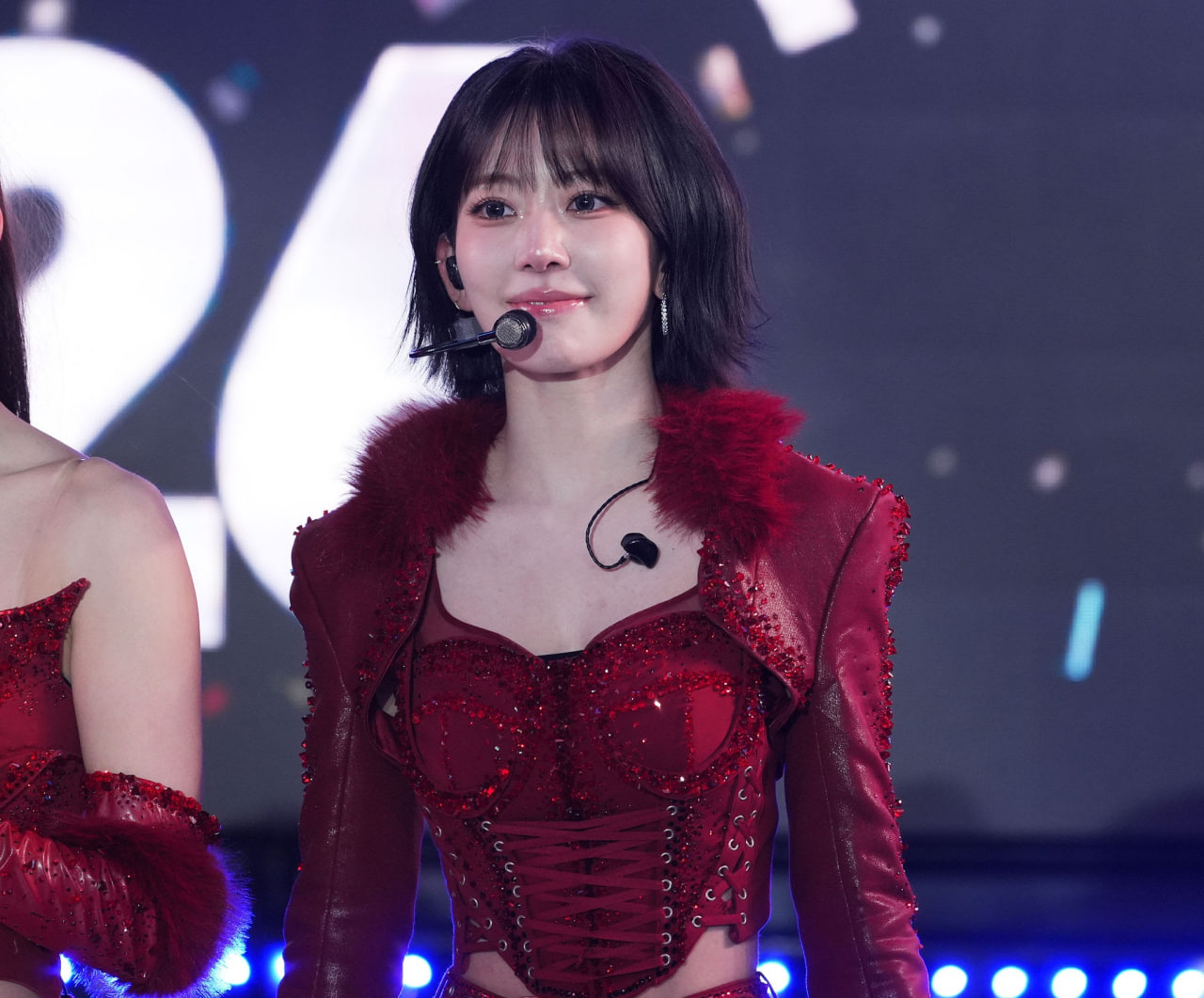 Nhiều ý kiến cho rằng, việc tái debut với LE SSERAFIM là một quyết định không mấy đúng đắn của Sakura (Ảnh: X)