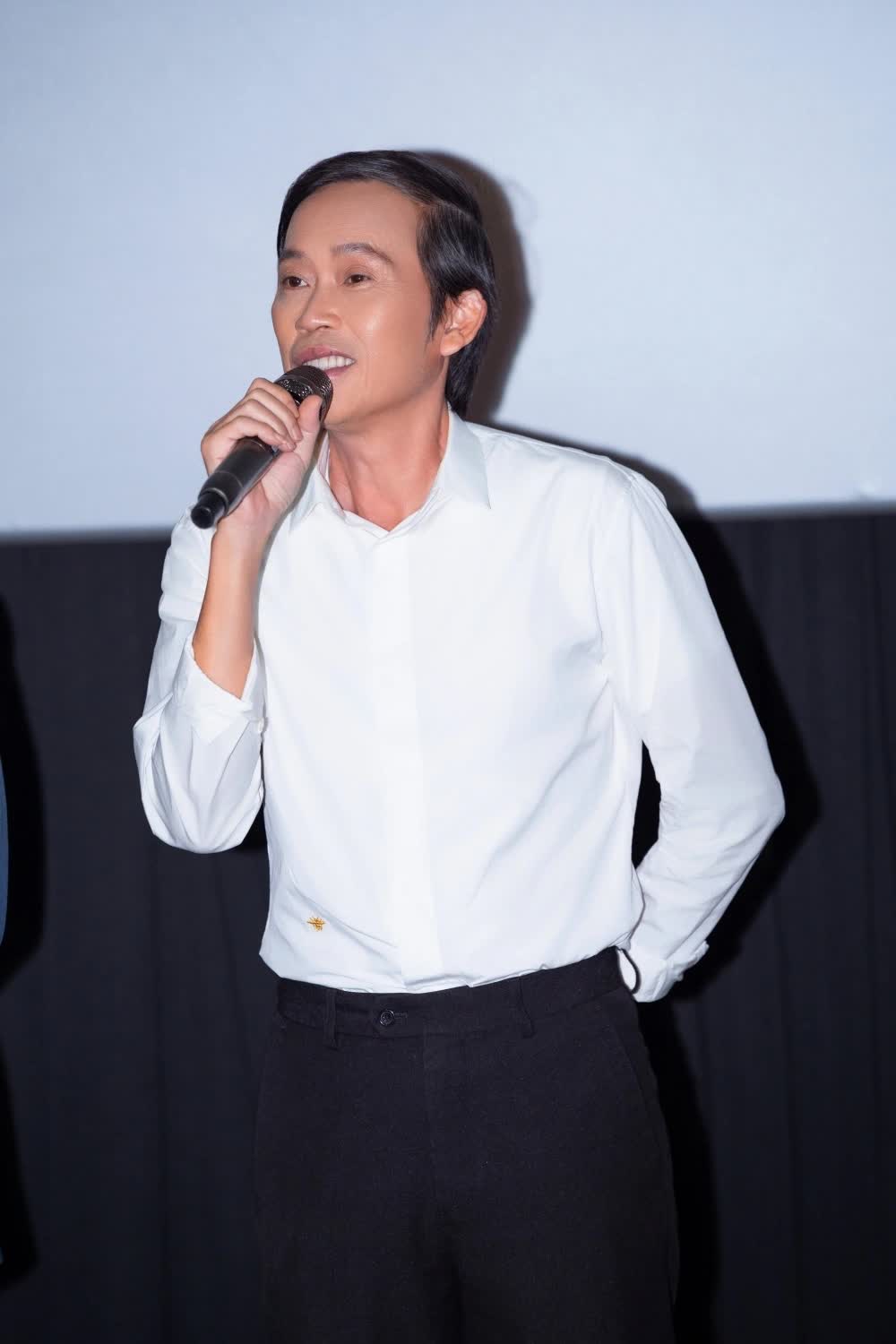 Nghệ sĩ Hoài linh từng đối diện với ồn ào từ thiện, khiến sự nghiệp bị ảnh hưởng (ảnh: FBNV)