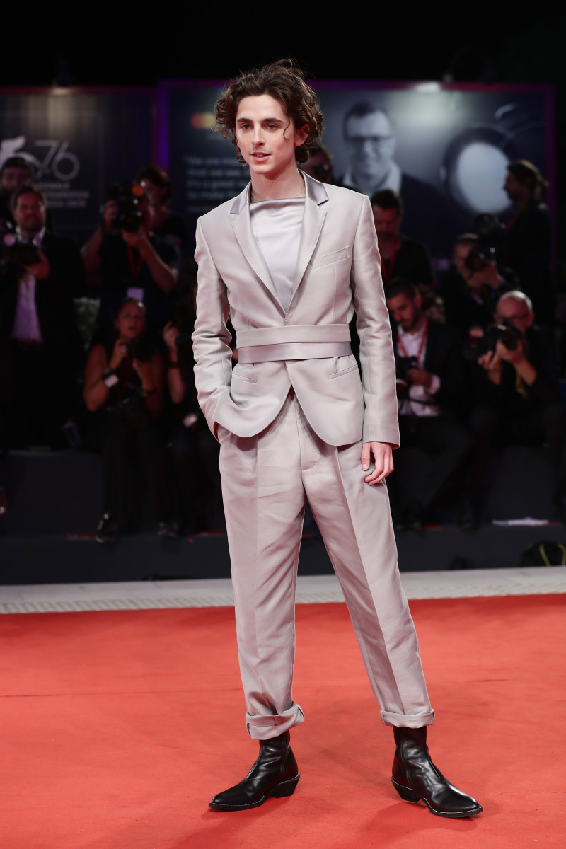 Một trong những bộ suit đáng nhớ của Timothée Chalamet với sự đồng hành của Haider Ackermann (Ảnh Getty Images).