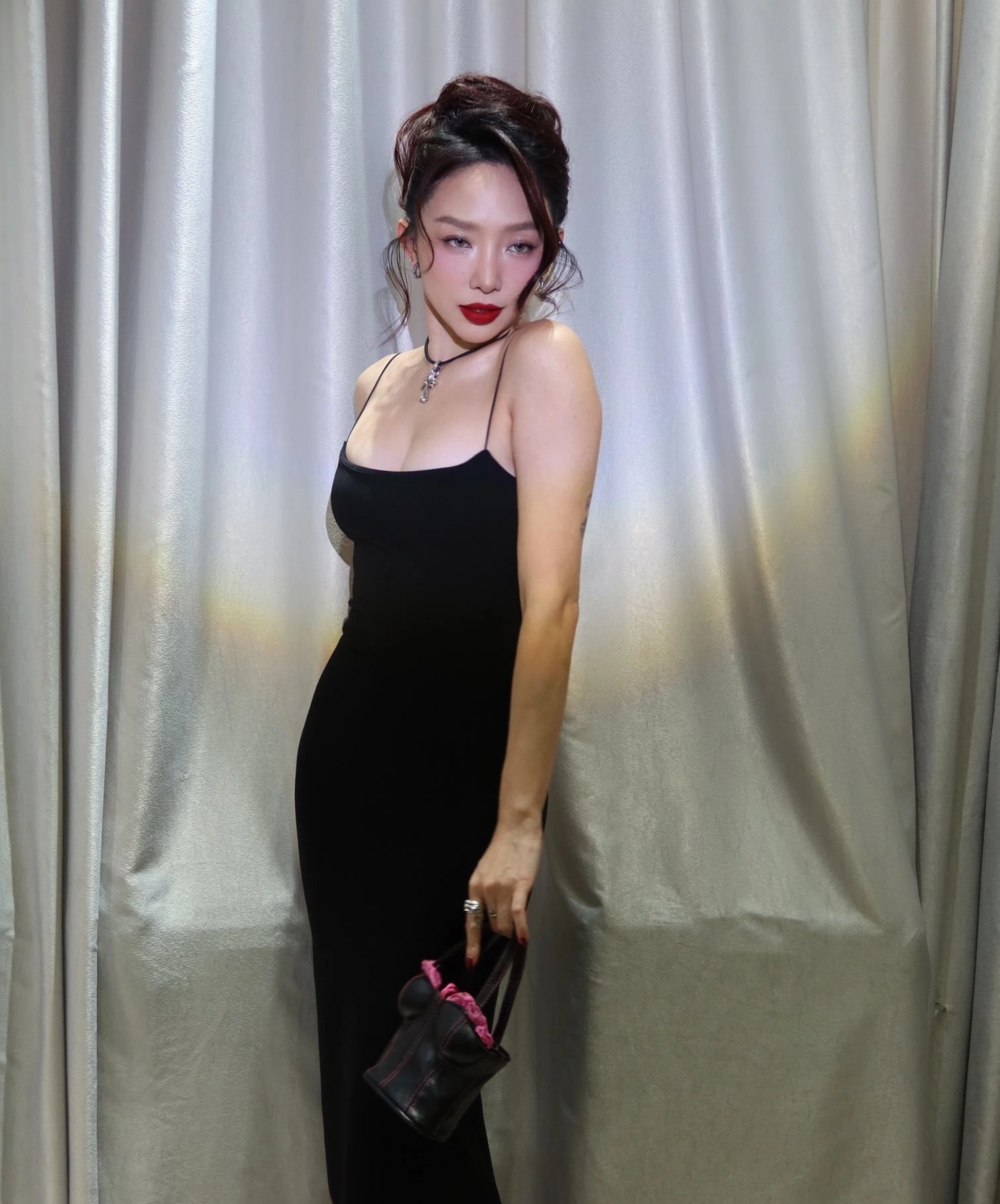 So với Touliver thì Tóc Tiên thoải mái cập nhật cuộc sống sau ly hôn