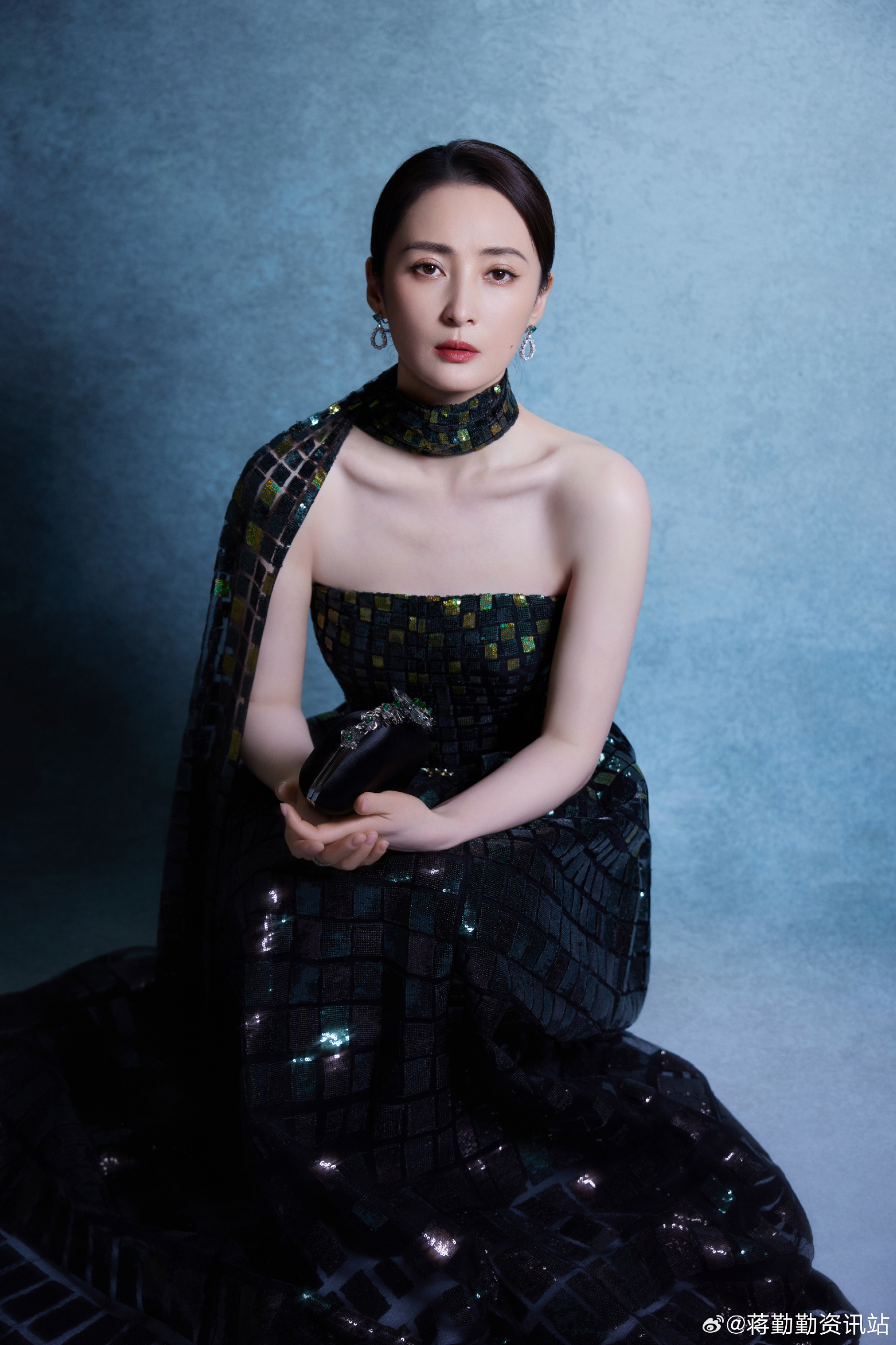 Tưởng Cần Cần ăn uống kham khổ để duy trì phong độ nhan sắc, vóc dáng mình hạc xương mai đúng chuẩn cái đẹp ở Cbiz. Ảnh: Sina. 