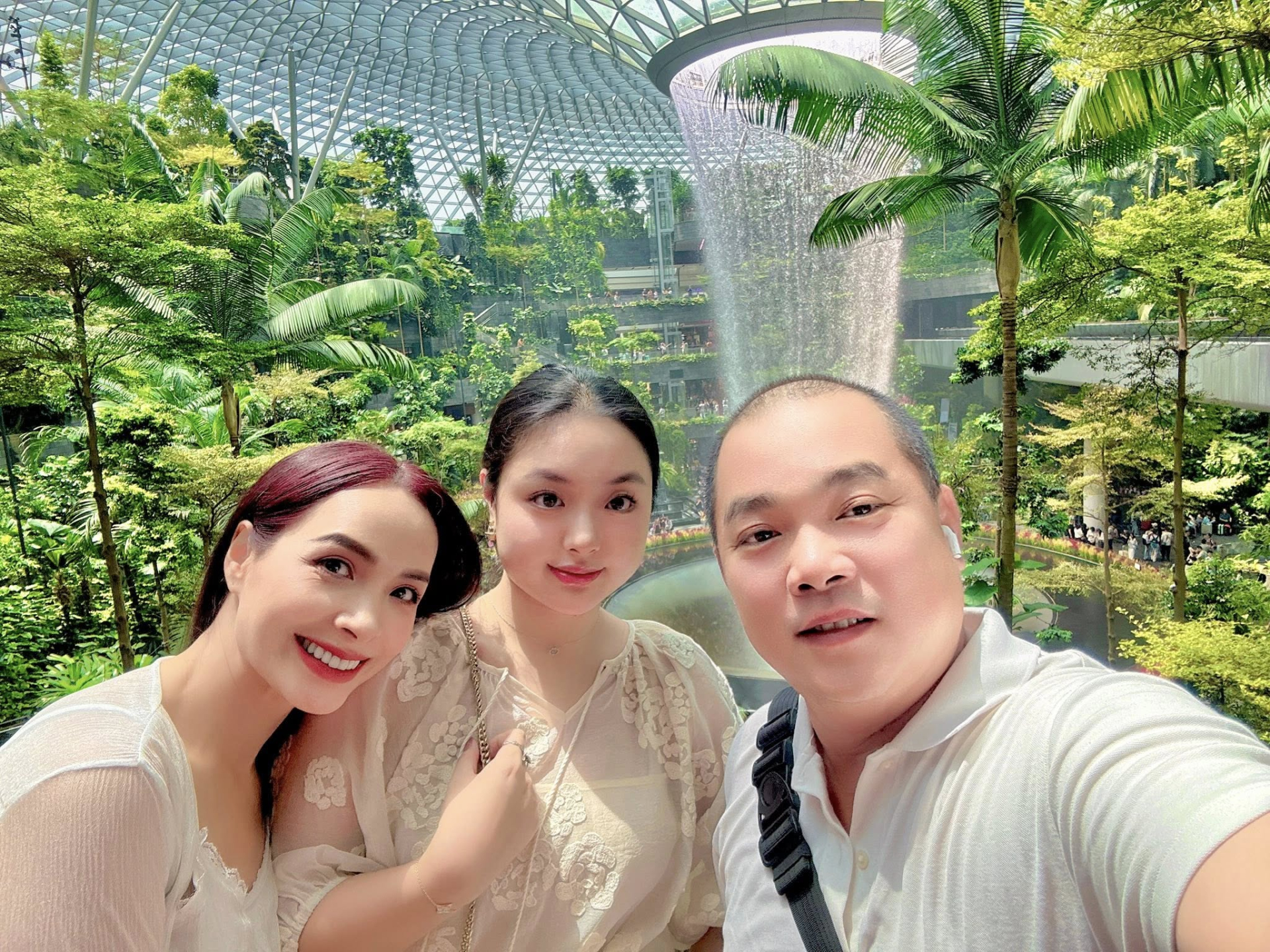 Nhạc sĩ Minh Khang đi chơi golf, du lịch nước ngoài liên tục