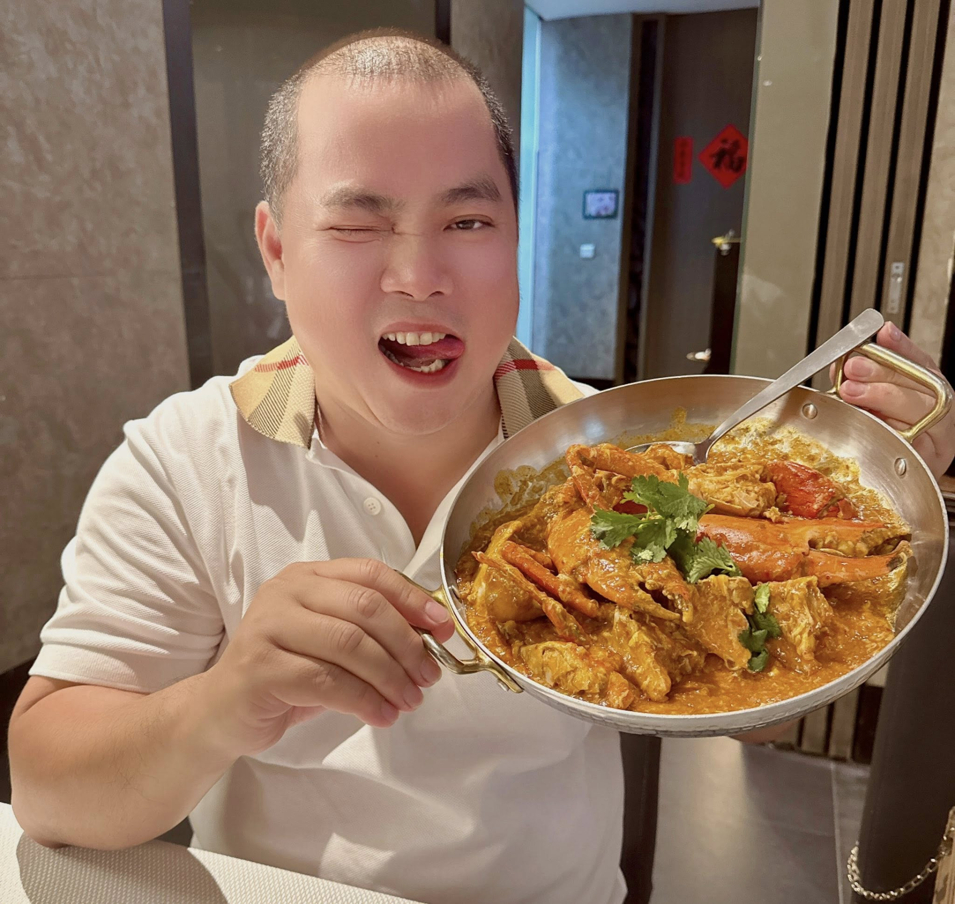 Nhạc sĩ Minh Khang đi chơi golf, du lịch nước ngoài liên tục