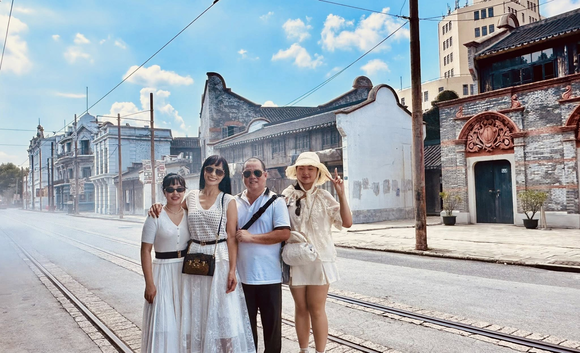 Nhạc sĩ Minh Khang đi chơi golf, du lịch nước ngoài liên tục