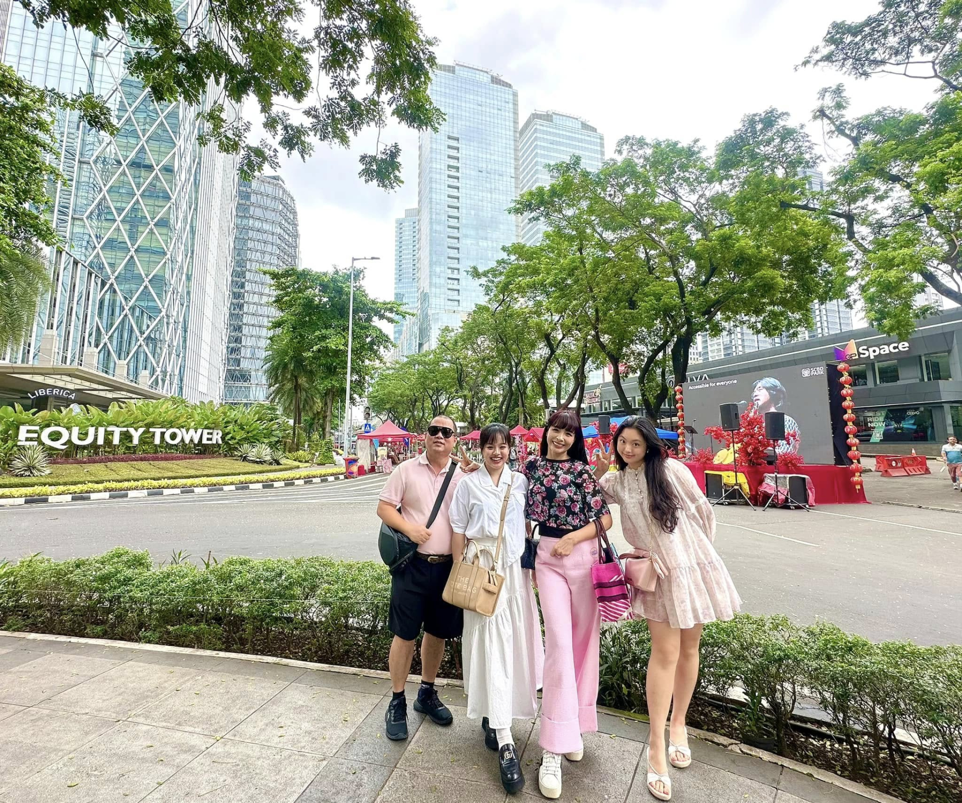 Nhạc sĩ Minh Khang đi chơi golf, du lịch nước ngoài liên tục