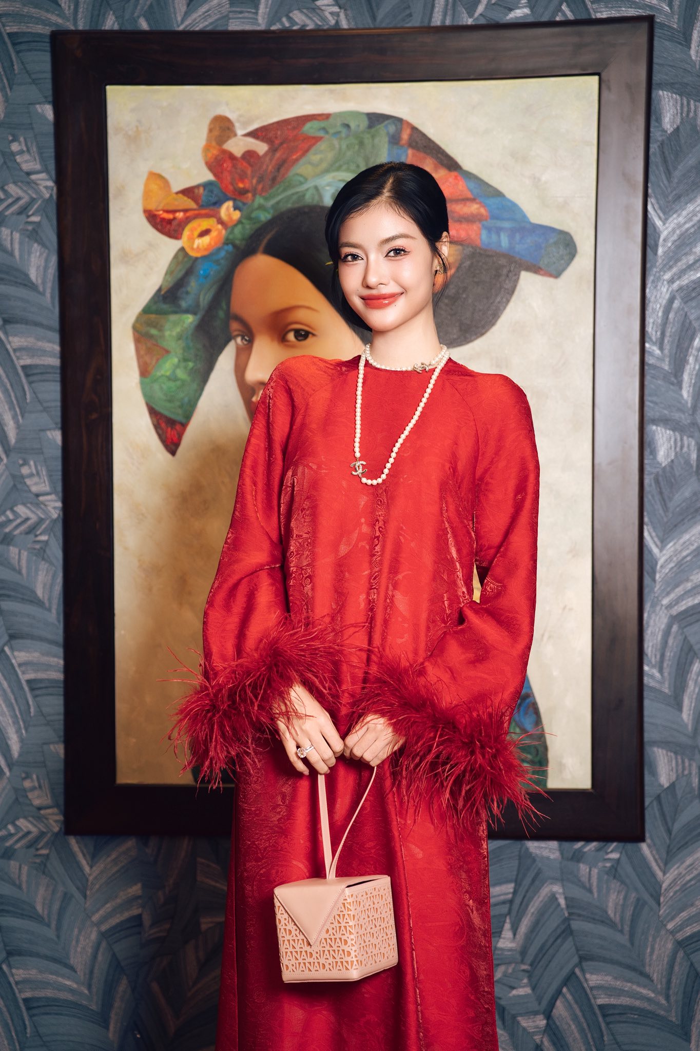   Người đẹp sinh năm 2000 từng vướng nghi vấn hẹn hò với bác sĩ thẩm mỹ. Ảnh: FBNV  