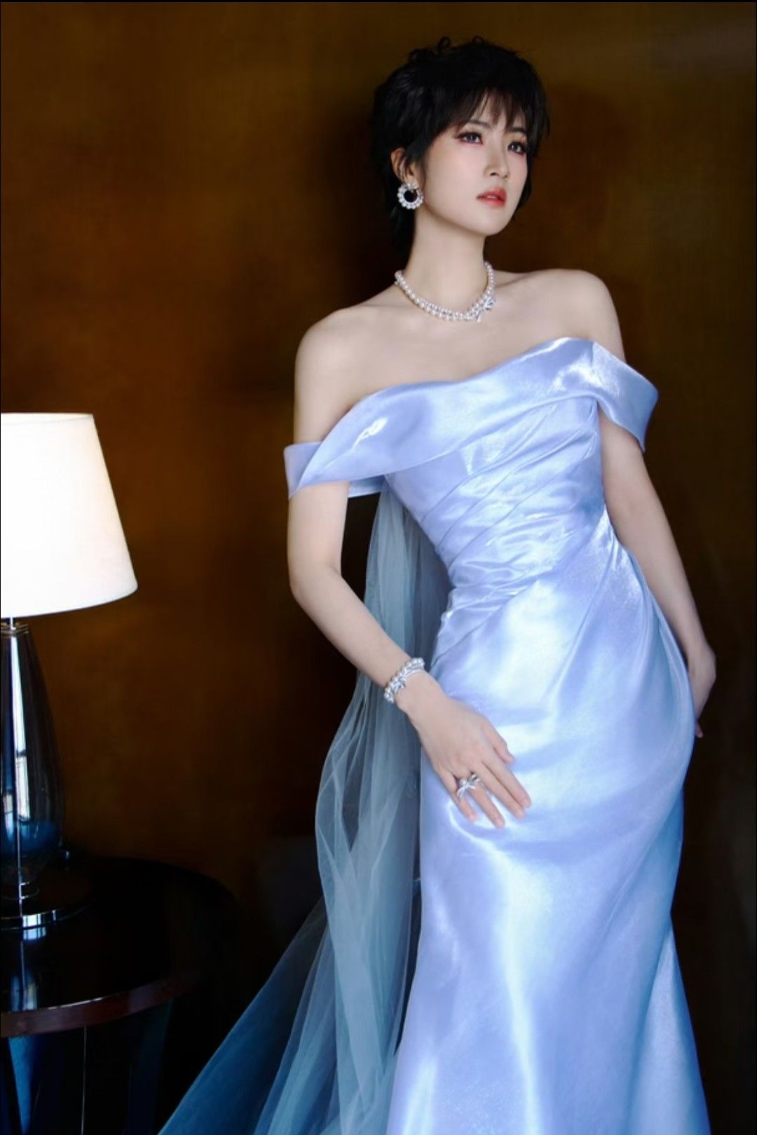 Đại tiểu thư giàu nhất showbiz, không ai dám coi thường: Cử nhân Harvard, ở biệt thự 2.000 tỷ, mặc bảo vật tiến vua lên thảm đỏ