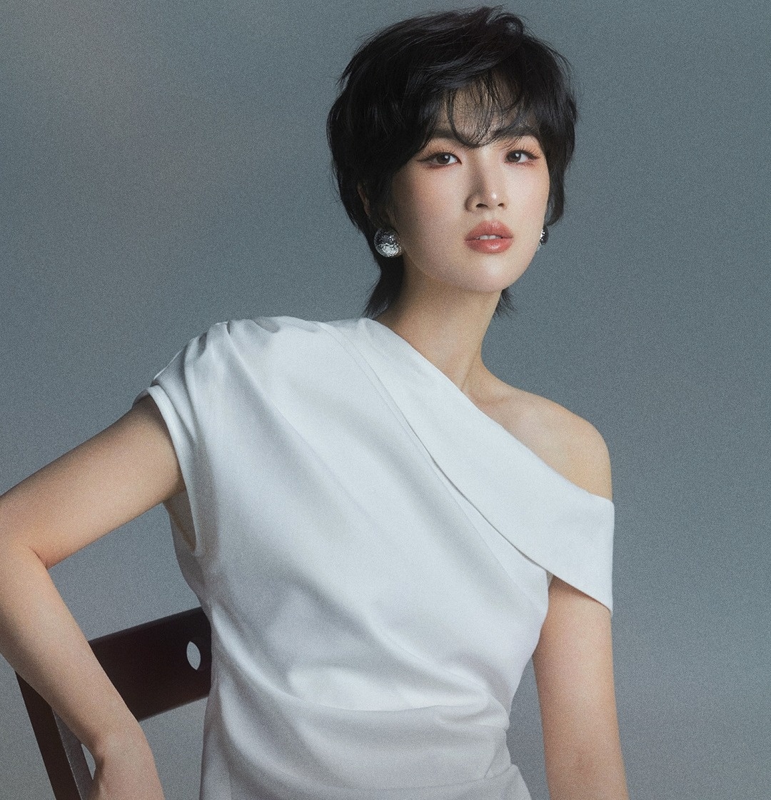 Đại tiểu thư giàu nhất showbiz, không ai dám coi thường: Cử nhân Harvard, ở biệt thự 2.000 tỷ, mặc bảo vật tiến vua lên thảm đỏ