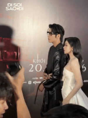 Vĩnh Đam gỡ tay Minh Kiên khi cả hai cùng bước lên thảm đỏ 