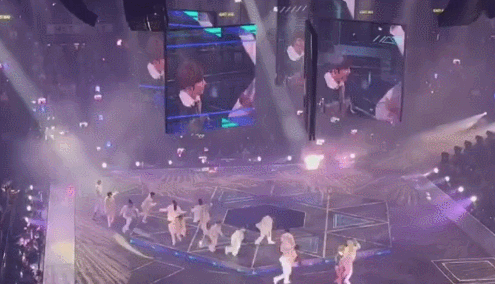 Vụ tai nạn sân khấu kinh hoàng khiến Lý Khải Ngôn trọng thương vào năm 2021. Ảnh: On. 