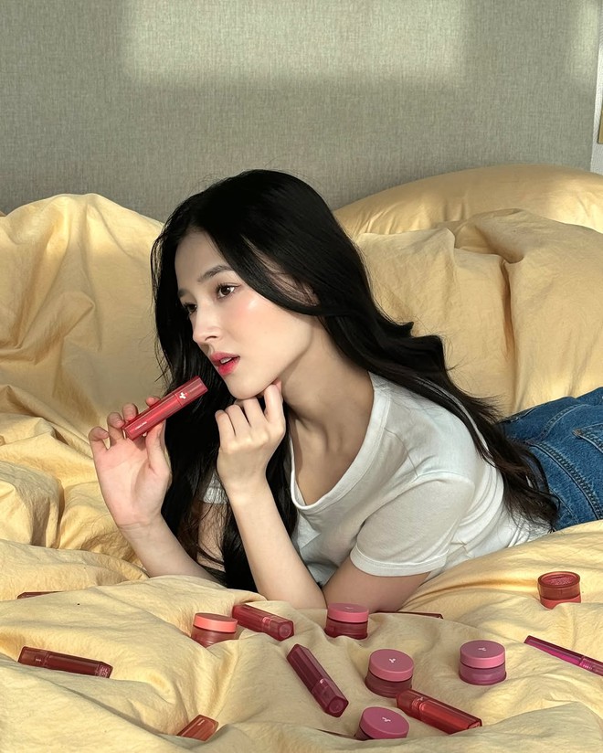 Cô là gương mặt quảng cáo, đại diện cho nhiều brand.